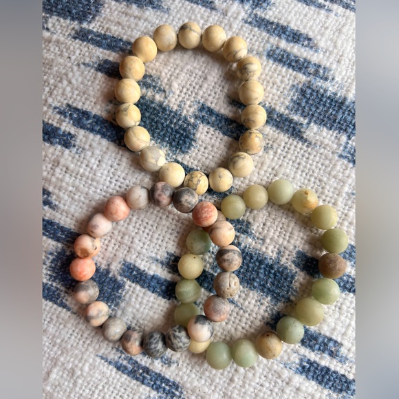 Handmade stone beaded stretchy bracelets - Picture 3 of 3